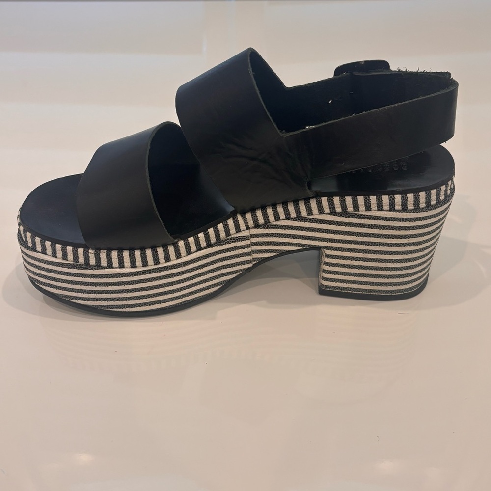 BARNEYS NEW YORK VINTAGE SANDALS SZ 38 
Platform sandal. So chic black and white